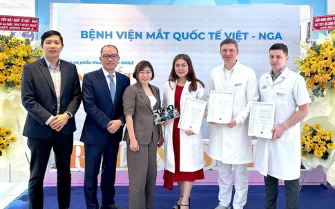 Mắt Việt - Nga nhận giải thưởng Số 1 Đông Nam Á về phẫu thuật khúc xạ Relex Smile