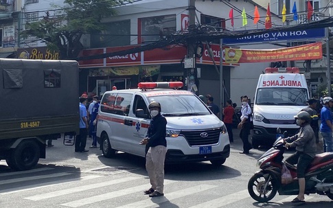 Sập cửa hàng tiện lợi tại TP. Hồ Chí Minh khiến nhiều người bị thương và mắc kẹt