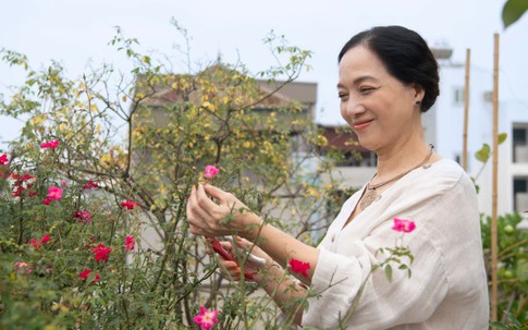 NSND Lê Khanh tiết lộ bất ngờ về cuộc sống bình dị, "nghiện" gia đình