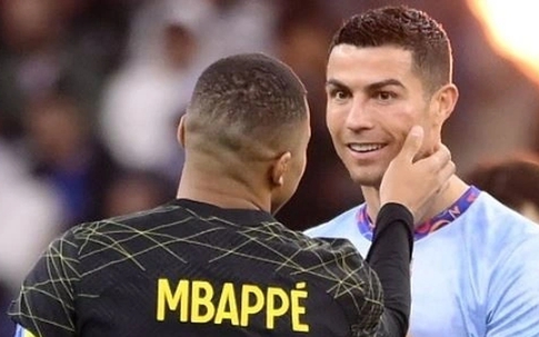 Hành động đáng yêu của Mbappe khi C.Ronaldo bị sưng mặt