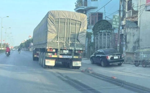 Ô tô đầu kéo va chạm với xe máy, bé trai 11 tuổi tử vong
