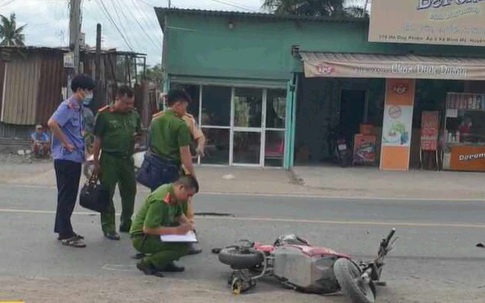 Xe đạp điện chở 3 va chạm xe tải, 3 nữ sinh thương vong