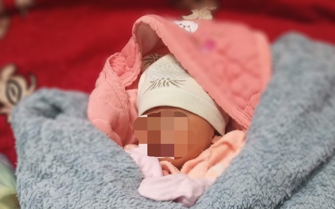 Quảng Trị: Phát hiện 1 cháu bé bị bỏ rơi trước hiên nhà