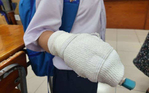 Tin sáng 12/10: Vỡ đập dẫn nước thủy điện ở Gia Lai; Cô giáo bị tố đánh gãy ngón tay học sinh lớp 1