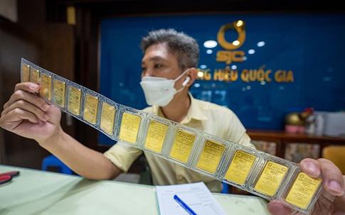 Giá vàng hôm nay 14/10: Tăng khủng khiếp, SJC loạn giá sau khi vượt mốc 71 triệu/lượng