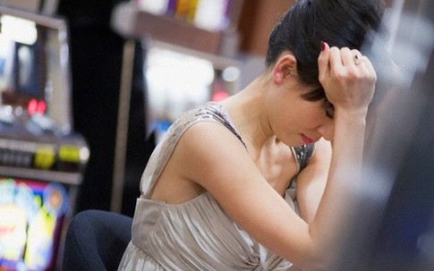 Chồng cũ sau 3 năm ly hôn mới gặp, thấy anh ta làm một việc khác thường tôi hối hận cầu xin quay lại