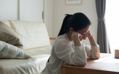 Tình cờ gặp lại chồng cũ, nghe anh ta giới thiệu vợ mới tôi gục ngã khi nhận ra cô ta là ai