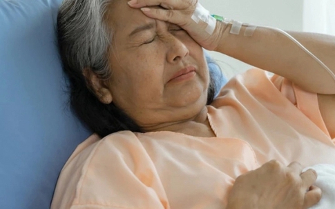 Mẹ chồng ở nhà 10 năm không đóng góp, bà vừa qua đời thì nàng dâu nhận được thông báo từ ngân hàng