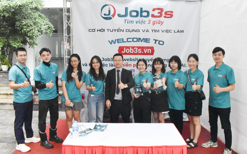 Gian hàng của Job3s.vn hút hàng ngàn sinh viên tại Ngày hội việc làm UEB JOB FAIR 2023