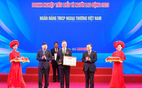 Vietcombank lần thứ tư liên tiếp được Bằng khen "Doanh nghiệp tiêu biểu vì người lao động"