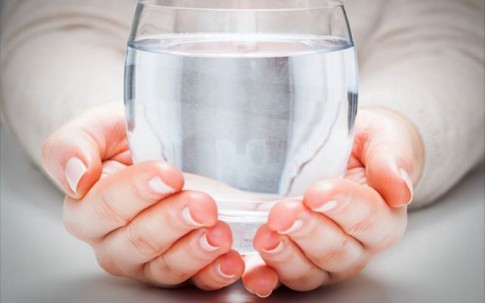 4 điều cần biết khi uống ly nước đầu tiên vào buổi sáng nếu không muốn bệnh tật tìm đến!