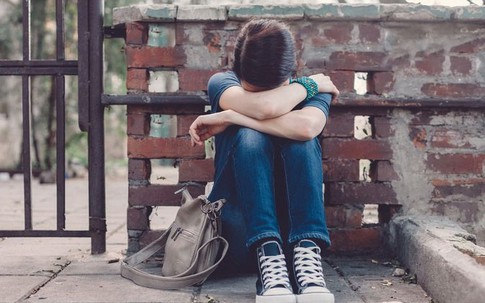 Bé gái 14 tuổi 'quan hệ' với bạn trai trong nhà hoang: Ham muốn tình dục tuổi dậy thì và điều cha mẹ cần làm