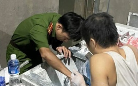 Cứu người đàn ông ở Đồng Nai bị kẹt vào chân vào máy trộn bột xi măng