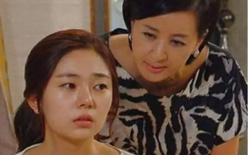 Lấy chồng cả tháng nhưng luôn bị mẹ chồng coi là 'người vô hình', con dâu tá hỏa khi biết lý do là gì
