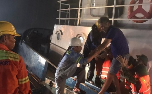 Tin sáng 18/12: Hiệu trưởng bị đình chỉ công tác vì '11 học sinh ăn 2 gói mì tôm chan cơm'; Hai thuyền viên được cứu sống sau nhiều giờ lênh đênh trên biển