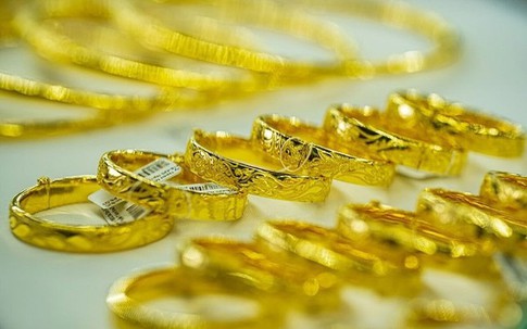 Giá vàng hôm nay 25/12: Vàng nhẫn tròn trơn tăng cao chưa từng có