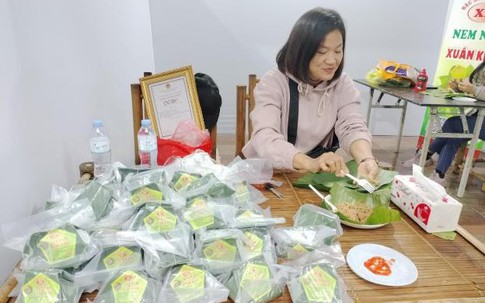 Nem nắm, dê ủ trấu, bún chả... giá cực mềm, hút khách ở Lễ hội văn hóa ẩm thực Hà Nội 2023