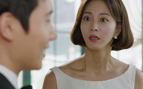 Dọn nhà cuối năm, vợ điếng người phát hiện bí mật chồng giấu trong ngăn tủ quần áo