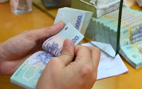 Vẫn xuất hiện ngân hàng 'chơi lớn' trả lãi tới 10,5%/năm khi lãi suất liên tục giảm sâu