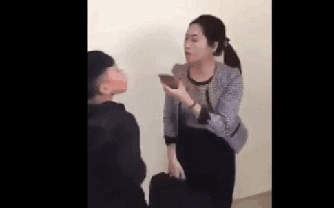 Vụ nhóm học sinh dồn nữ giáo viên vào góc lớp: Cô cũng từng nói tục khiến học sinh phản kháng?