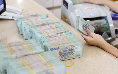 Lãi suất liên tiếp giảm, gửi tiền thế nào để nhận lãi suất cao nhất?