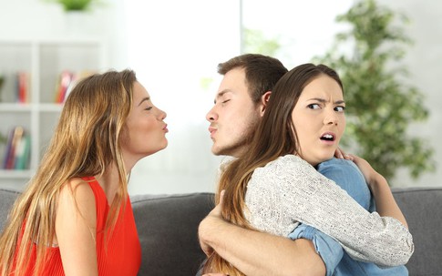 Tại sao đàn ông khi giàu sang thường dễ ngoại tình?