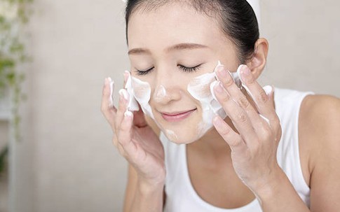 Bí quyết bảo toàn làn da khi thời tiết 'ẩm ương'
