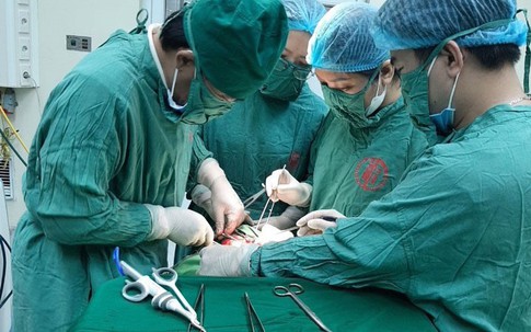 Lo sợ việc khám bệnh, nữ bệnh nhân mang khối bướu giáp hiếm gặp gần 20 năm