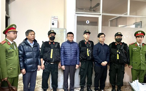 Bắt Giám đốc và 2 Phó Giám đốc Trung tâm Đăng kiểm xe cơ giới Thừa Thiên Huế