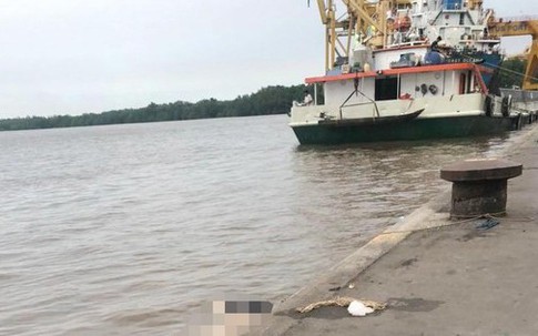 Phát hiện thi thể nam giới có hình xăm trái tim trên sông Sài Gòn