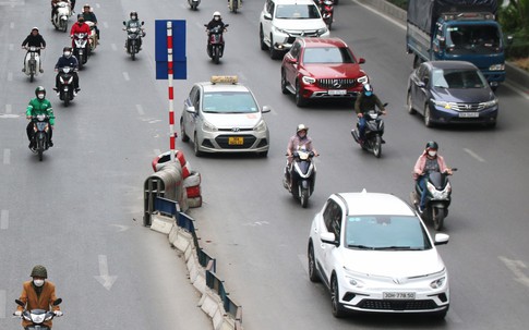 Clip: Xe máy vẫn chạy bát nháo sau nửa năm thí điểm phân làn đường Nguyễn Trãi