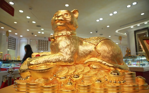 Giá vàng hôm nay (23/2): Giảm sâu, nhưng vàng SJC vẫn cao hơn thế giới 14 triệu/lượng