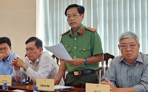 Công bố toàn bộ thông tin vụ bé trai lọt trụ bê tông
