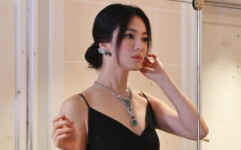 Hình ảnh vợ Song Joong Ki ở độ tuổi 20 gây sốt cõi mạng, mặt mộc liệu có đọ được với Song Hye Kyo?