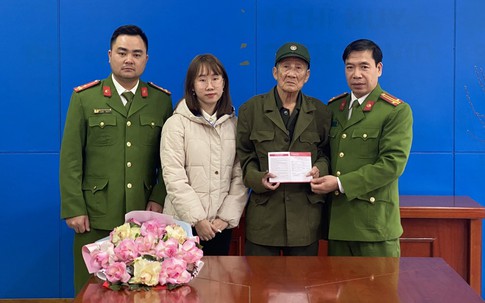 Trên đường đi làm về, nữ sinh viên bất ngờ nhặt được sổ tiết kiệm 50 triệu đồng
