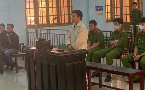 Bực tức vì không được ngủ, cậu ruột đâm cháu tử vong