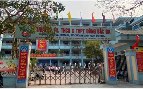 Yêu cầu thầy giáo liên tiếp tát vào đầu nhiều học sinh kiểm điểm, rút kinh nghiệm
