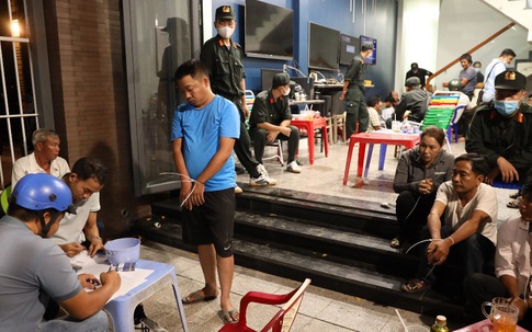 Triệt phá 2 nhóm đánh bạc tại quán cà phê