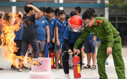 Nâng cao kĩ năng PCCC cho các em nhỏ tại Khu đô thị Ecopark