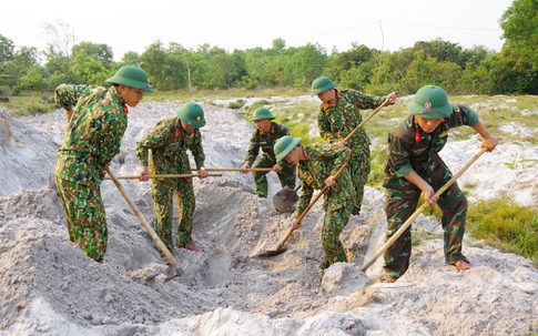 Phát hiện hai hài cốt liệt sĩ cùng nhiều di vật ở Quảng Trị