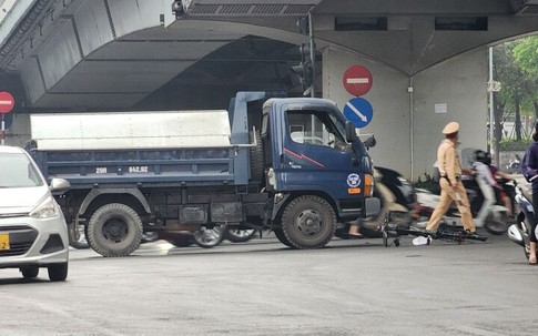 Hà Nội: Va chạm với ô tô tải, người đi xe đạp tử vong