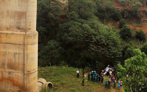 Hé lộ nguyên nhân hy hữu vụ ô tô lao xuống vực ở Lâm Đồng khiến 2 ông cháu tử vong