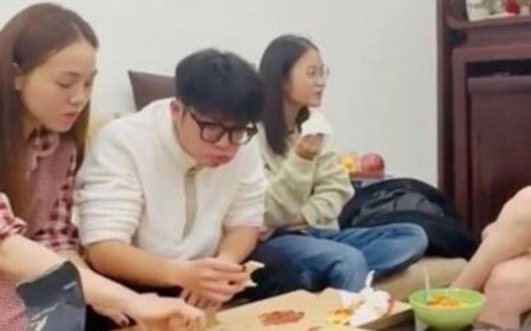 Vợ NSND Công Lý khoe khoảnh khắc vui vẻ bên hai con riêng của chồng