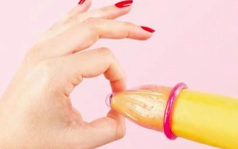 Cô gái trẻ gặp 'tai nạn' bất ngờ khi thử 'đổi gió'