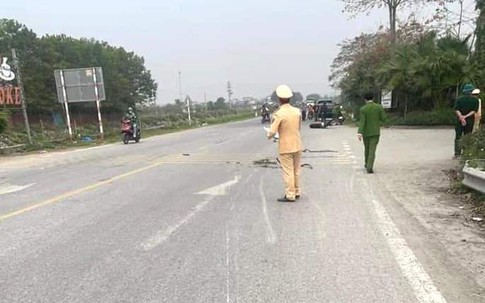 Va chạm với xe ô tô bán tải, nam sinh cấp 3 tử vong thương tâm