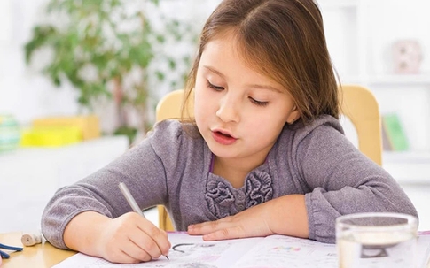 Không đòn roi, cha mẹ vẫn "trị" được khi con nói "con không muốn làm bài tập"