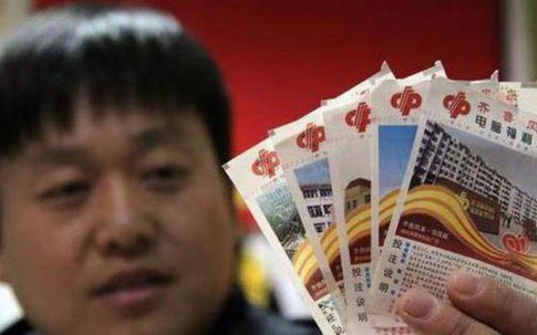 Vừa ly hôn thì nhận tin chồng trúng xổ số 20 tỷ đồng, vợ lập tức quay lại 'đòi phần'