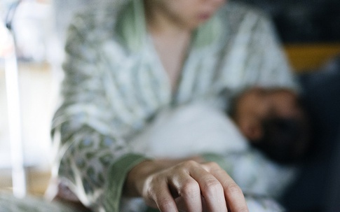 Sự xấu hổ ngăn phụ nữ Trung Quốc nuôi con bằng sữa mẹ