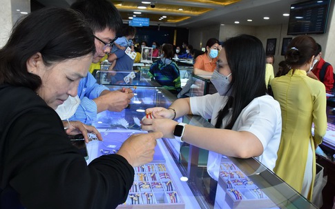 Giá vàng hôm nay 25/4: Người mua ngỡ ngàng vì cả vàng nhẫn và SJC đồng loạt tăng giá mạnh