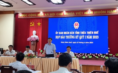 Vụ giáo viên bị đẩy ra khỏi lớp học ở Huế: Lãnh đạo tỉnh nói gì?